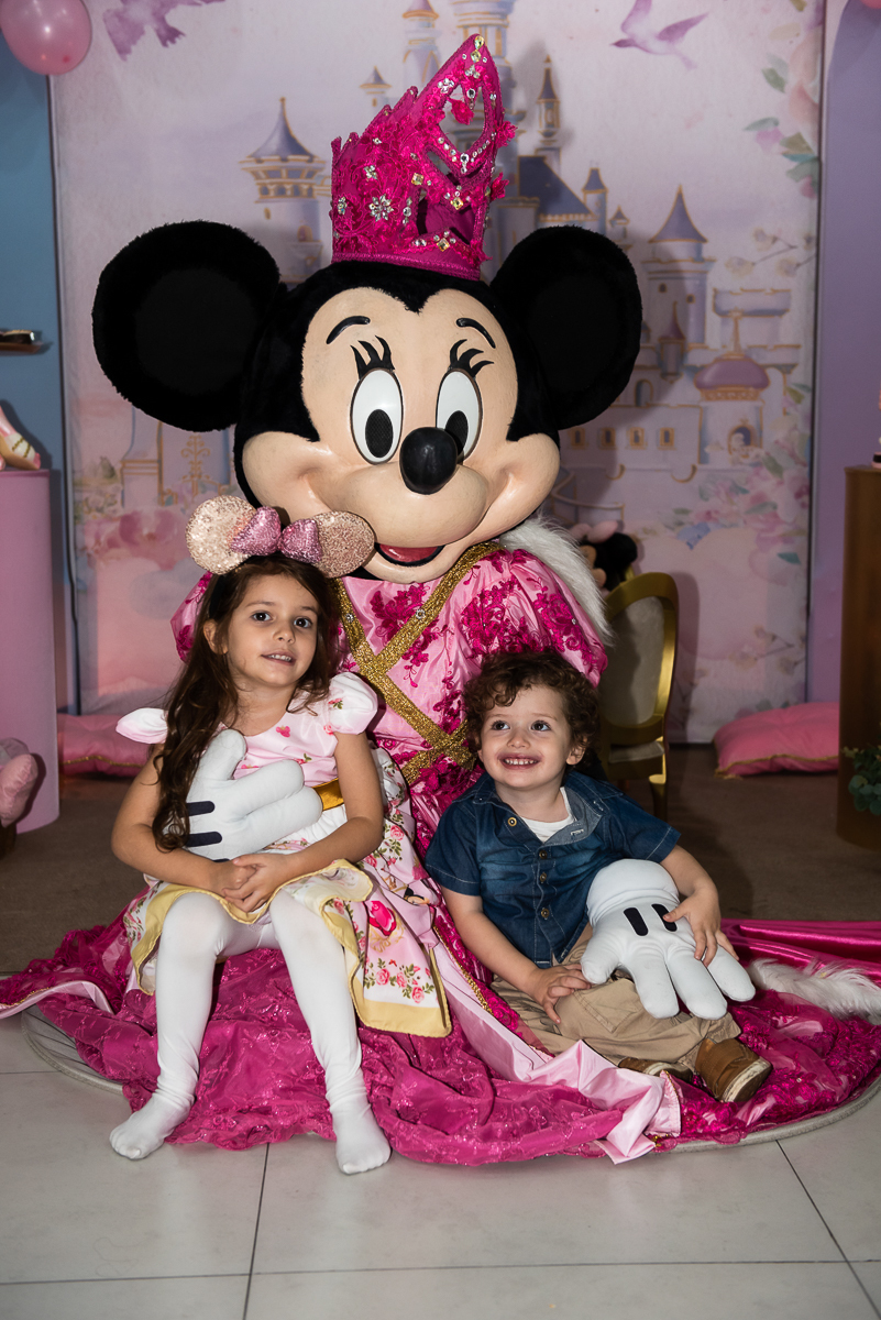 Minnie, Duda e seu irmãozinho