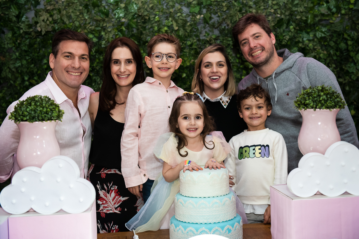 a família se reuniu para a fotografia