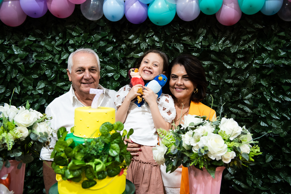 tirando fotos com mais tios