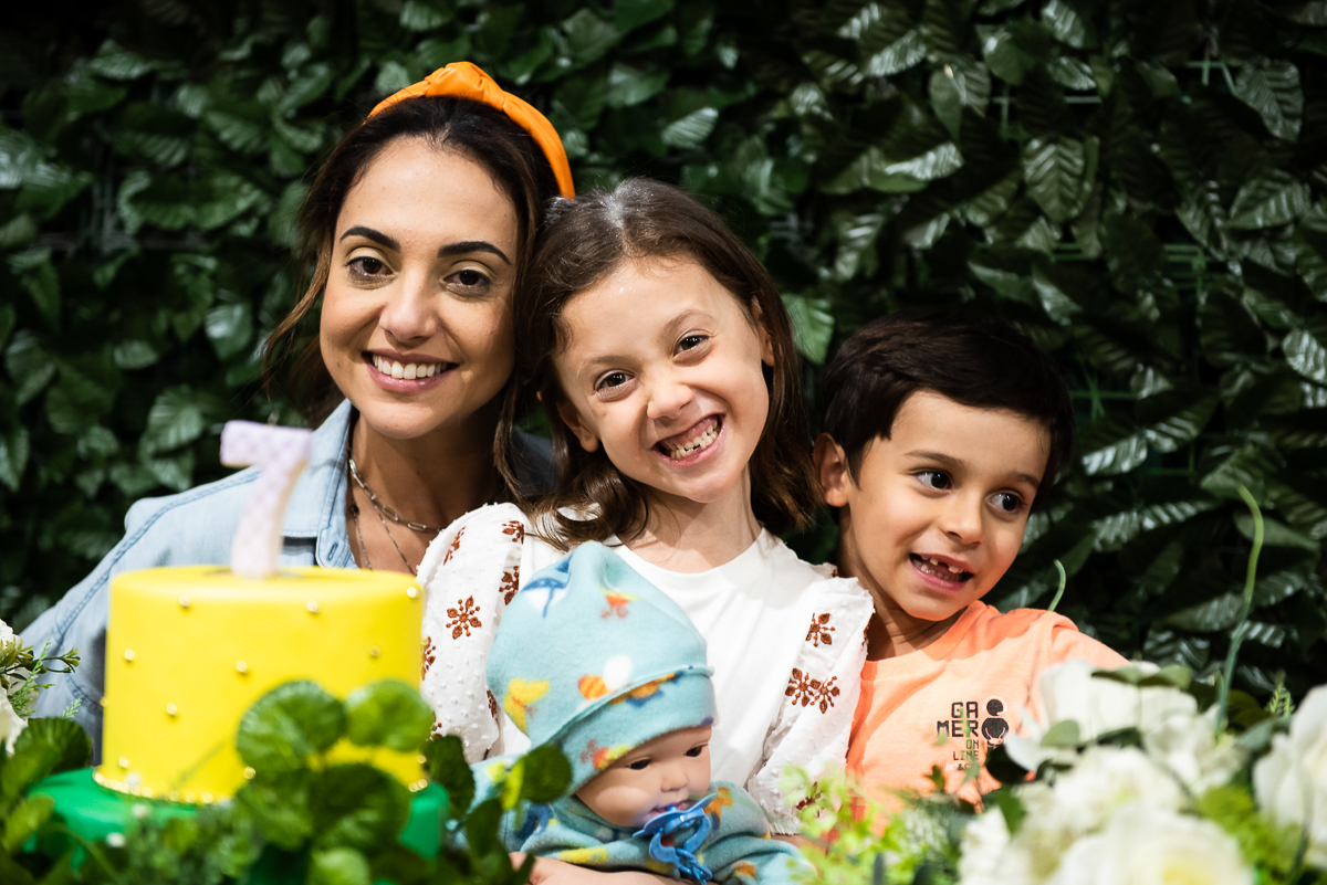titia e priminho também quiseram fotos com a aniversariante