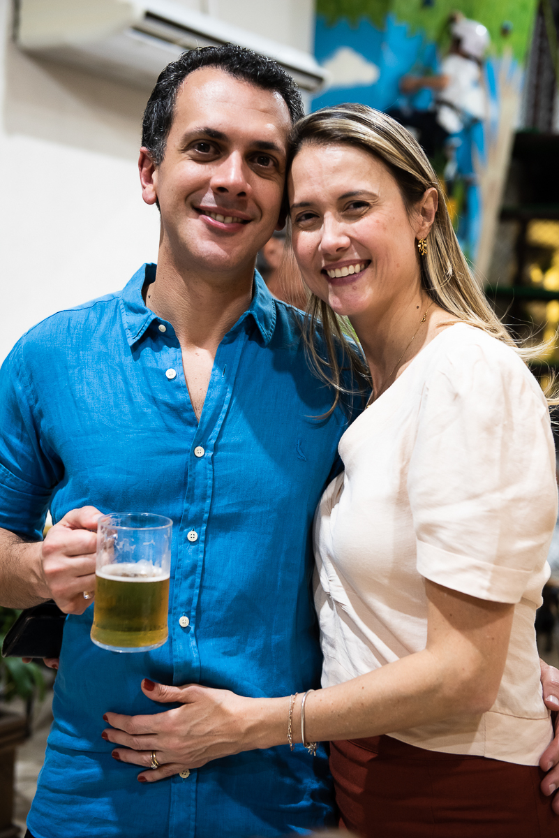 casal curtindo uma cervejinha