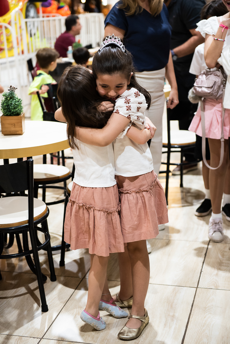 abraço gostoso e sincero de amigas