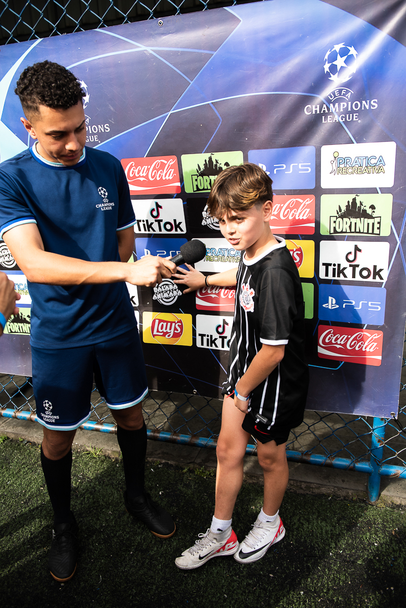 entrevistando o jogador infantil