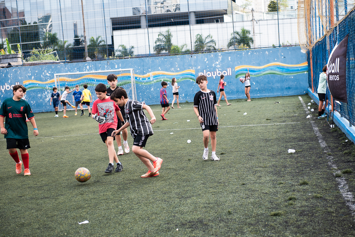 jogadores curtindo o futebol