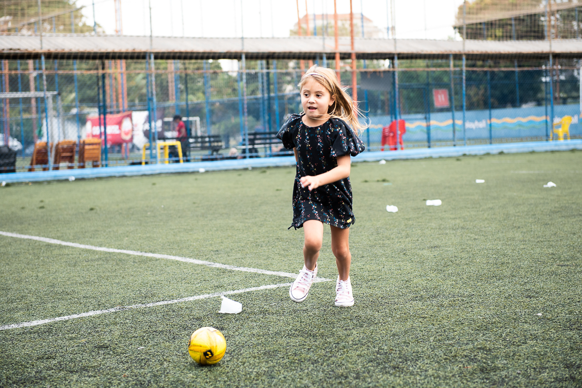 menina também joga futebol