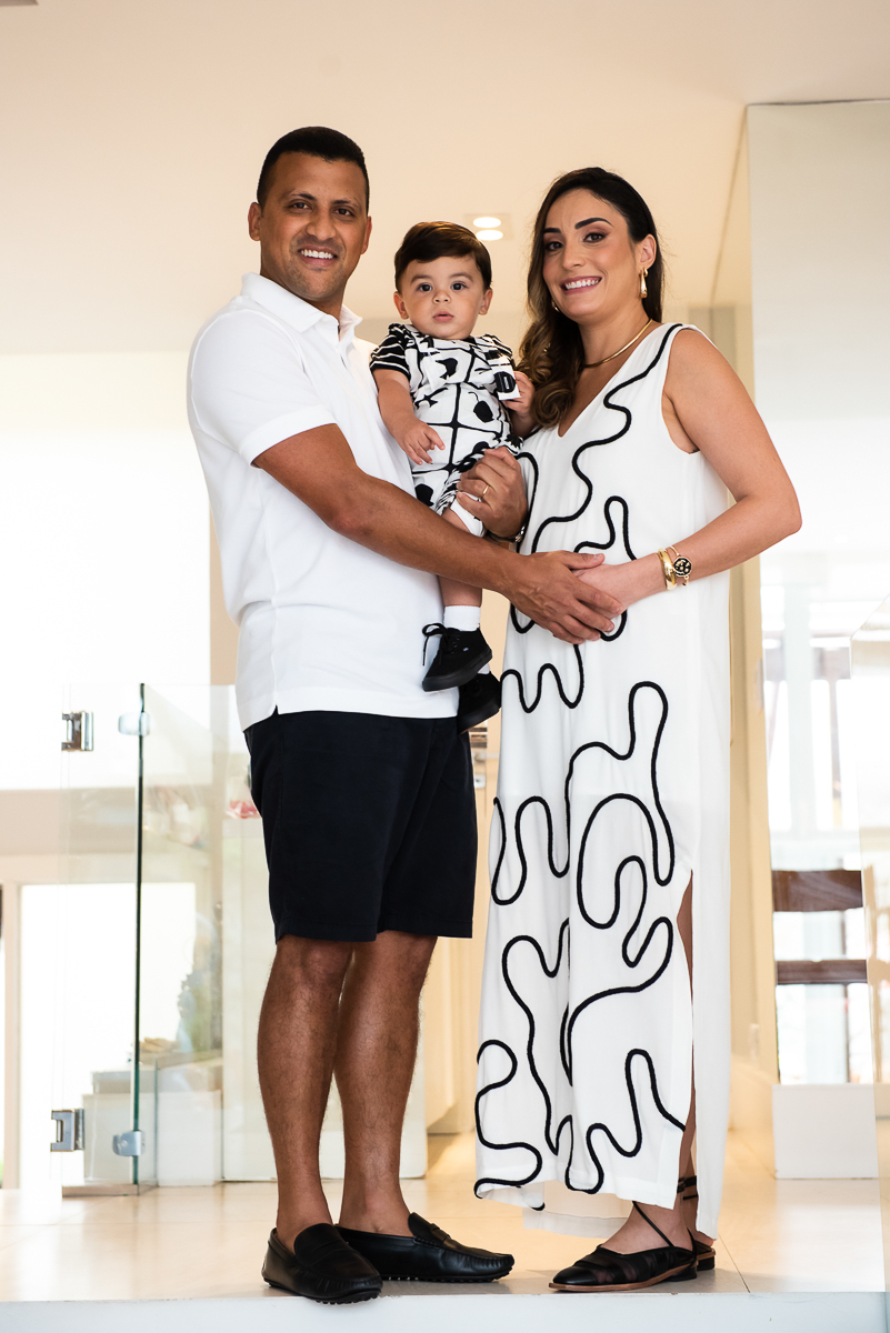 papai, mamãe, aniversariante e o irmãozinho na barriga da mamãe