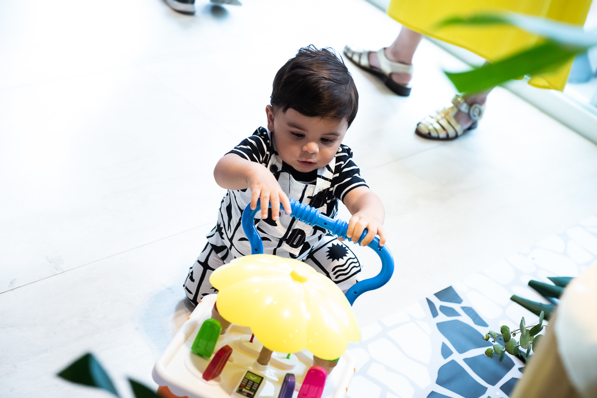 brincando com o carrinho