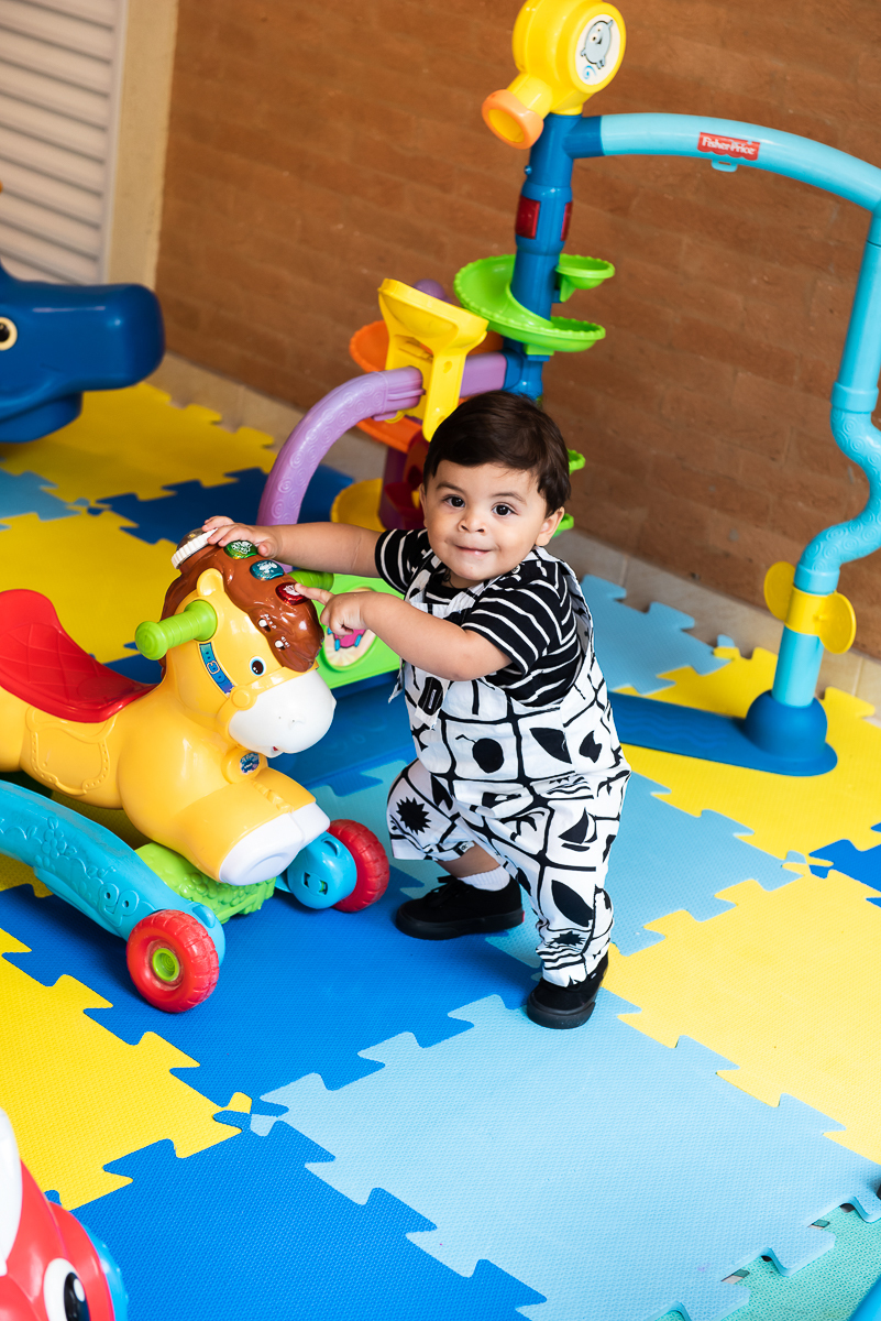 curtindo o cavalinho amarelo