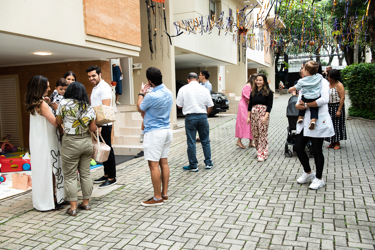 e os convidados não param de chegar