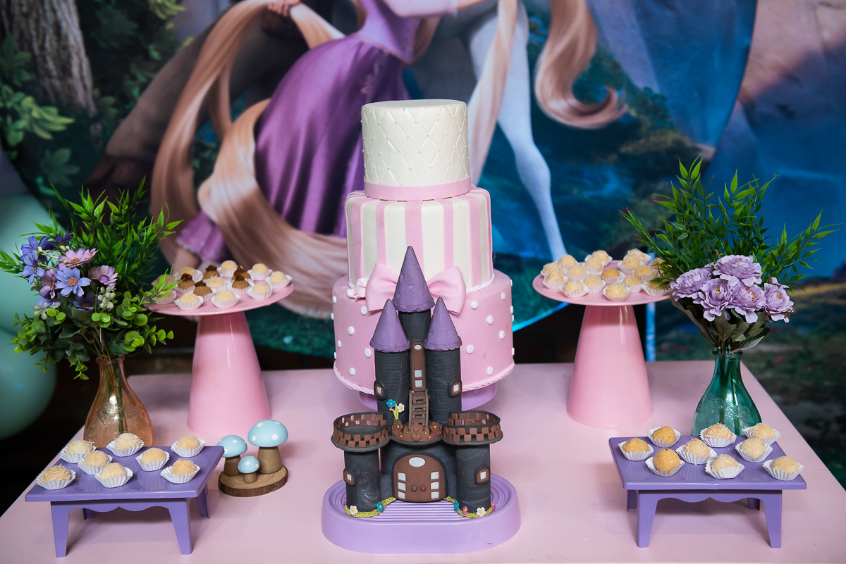 Bolo de aniversário Tema Rapunzel
