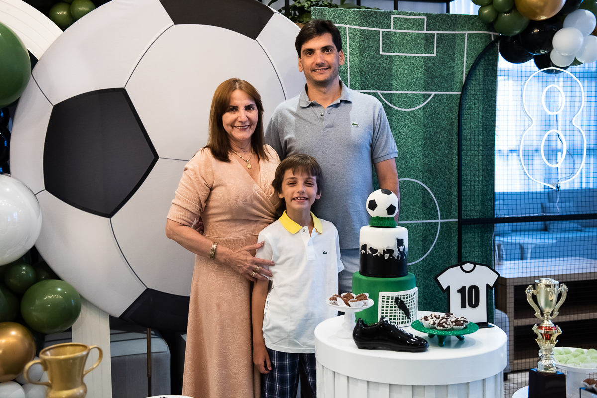 a vovó e papai com o aniversariante