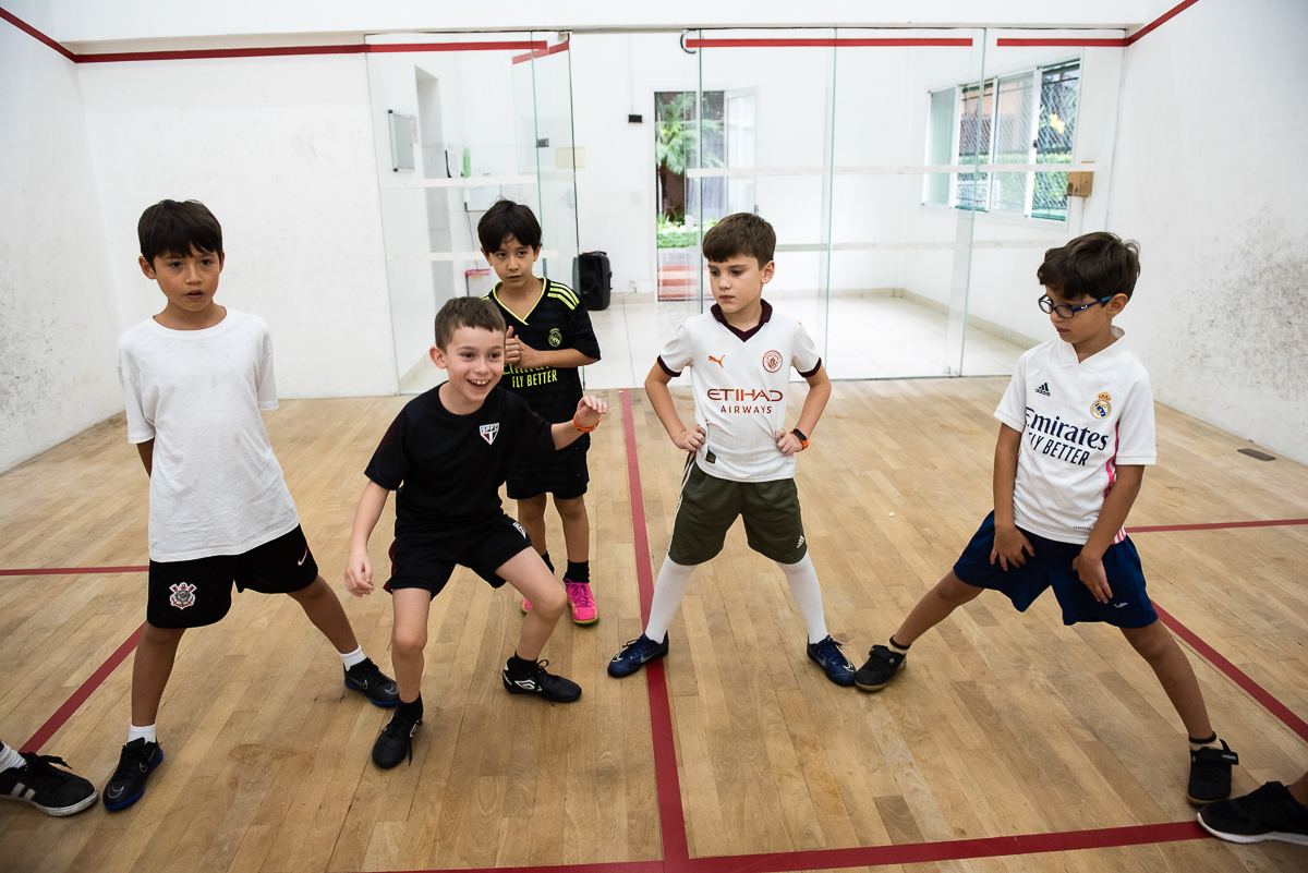 meninos brincando