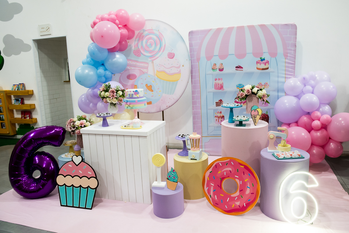 mesa decorada tema doces