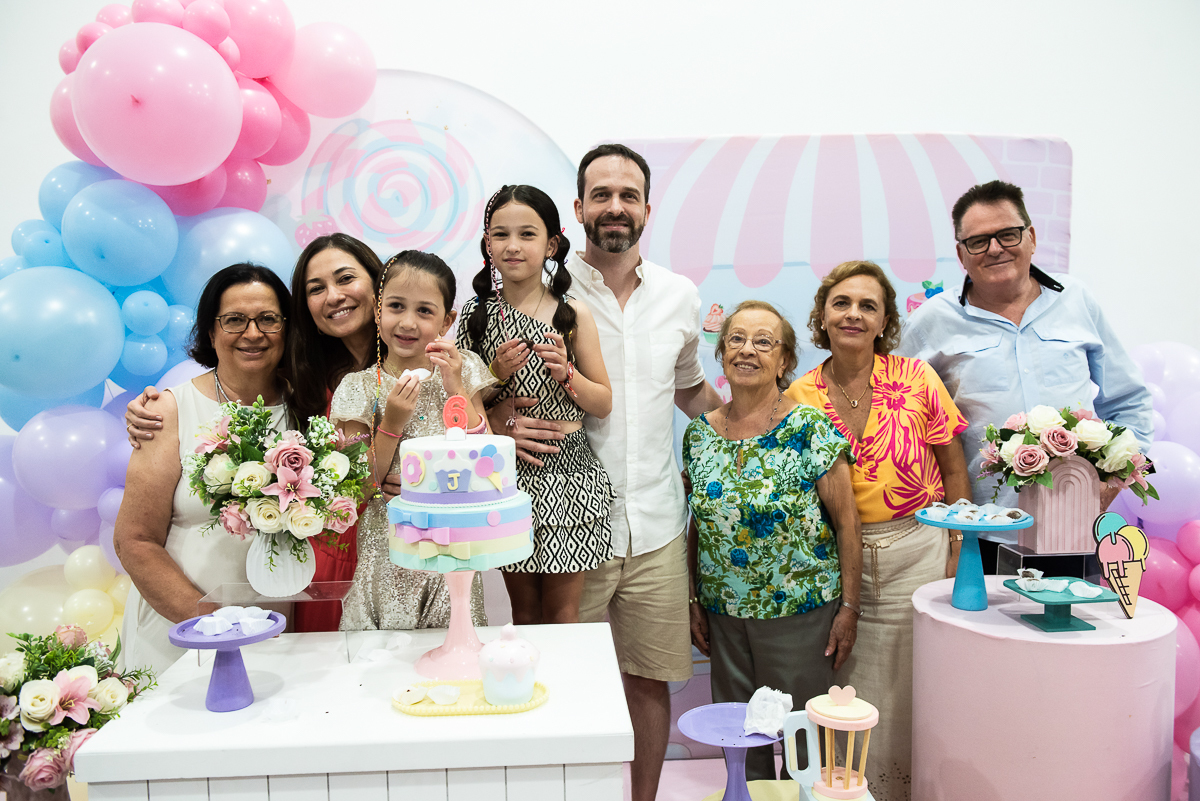 família toda junta para foto de parabéns