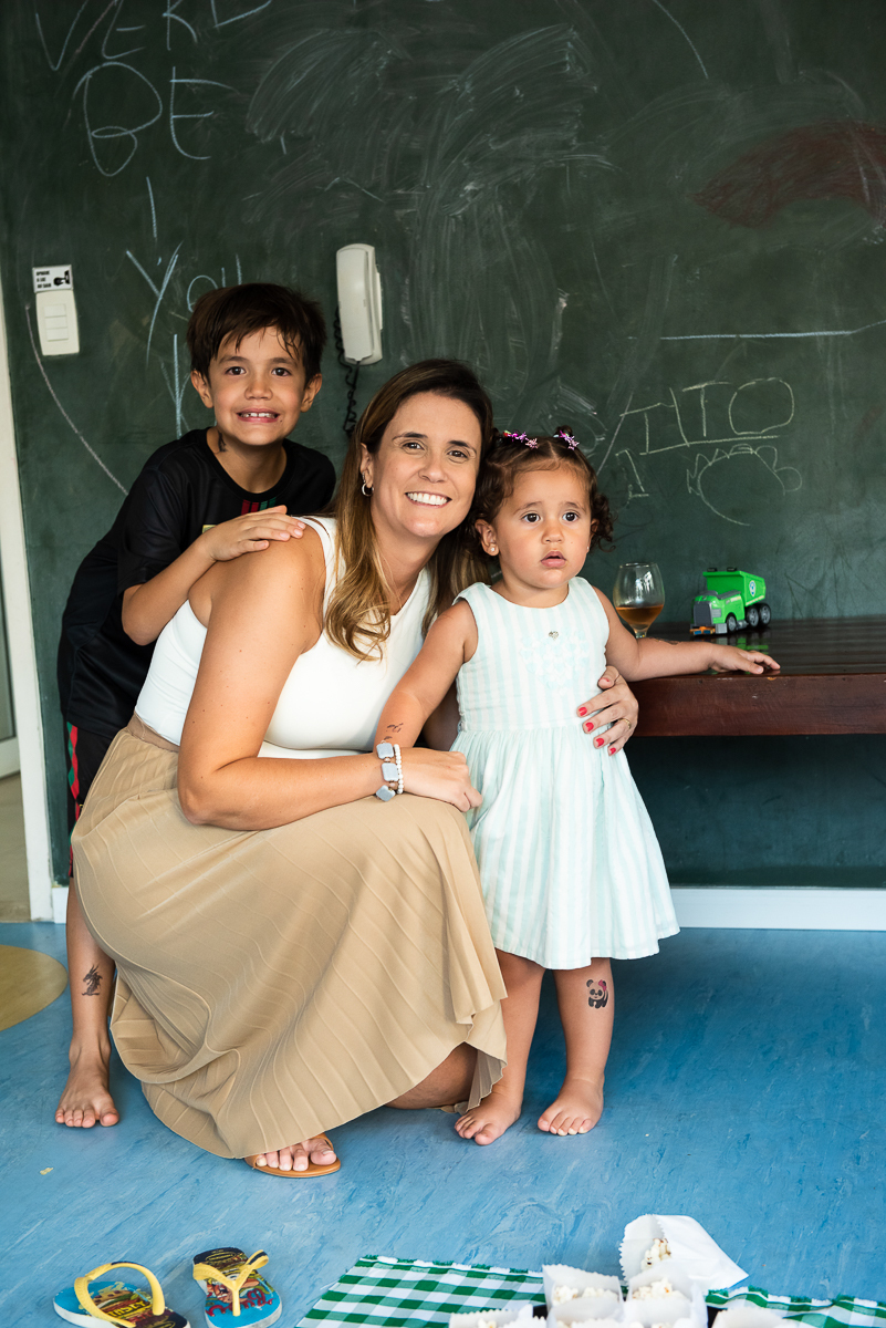 mamãe com seus dois filhinhos