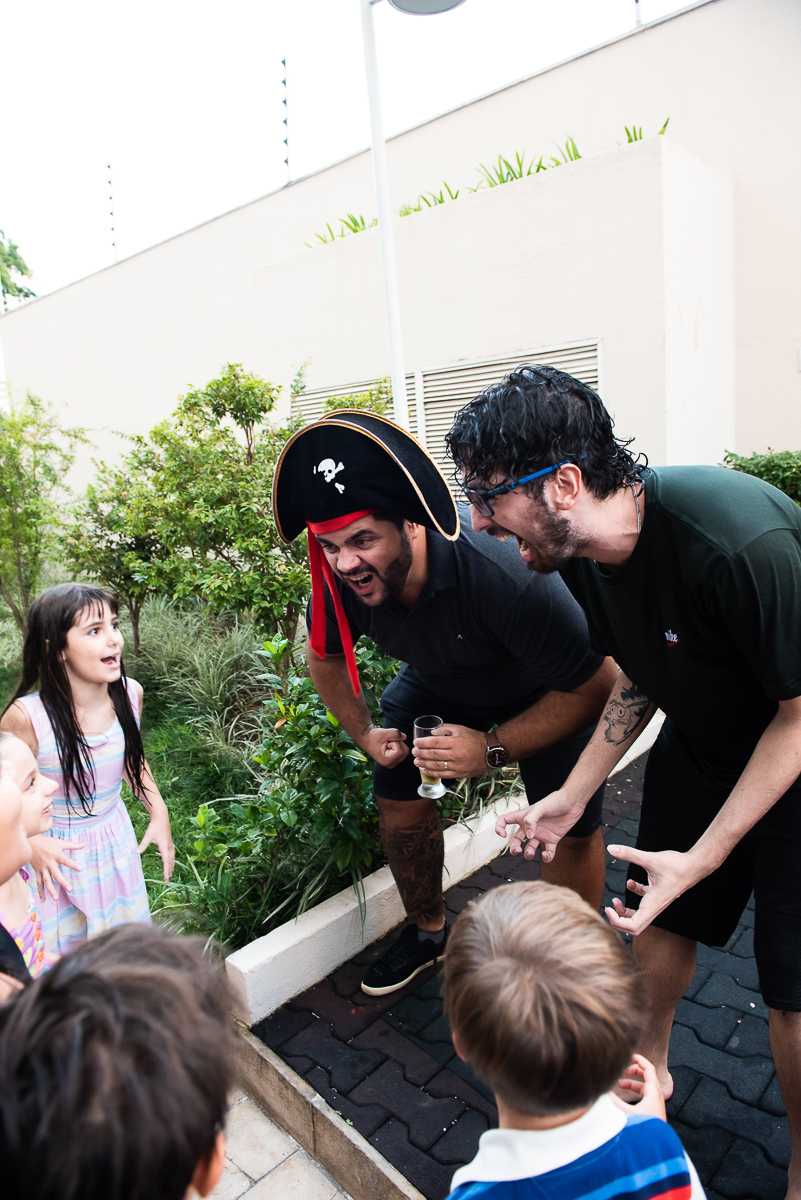 pirata animando a festa