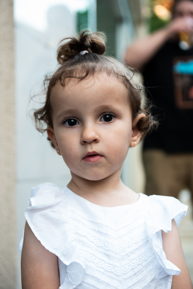 menina apreensiva