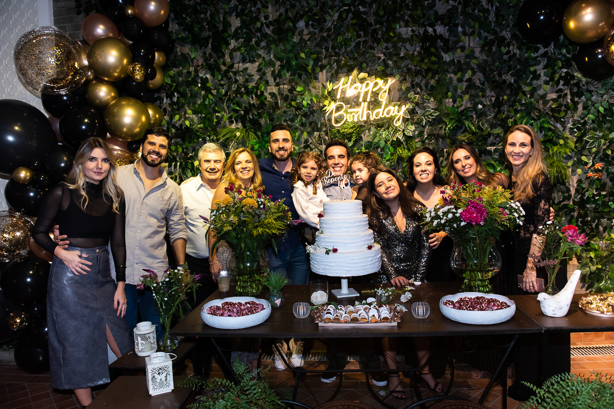 família toda reunida para fotos