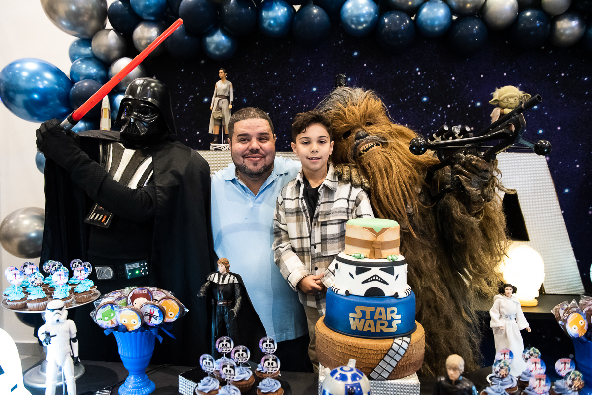 a brincadeira com os personagens do filme star wars não tem fim