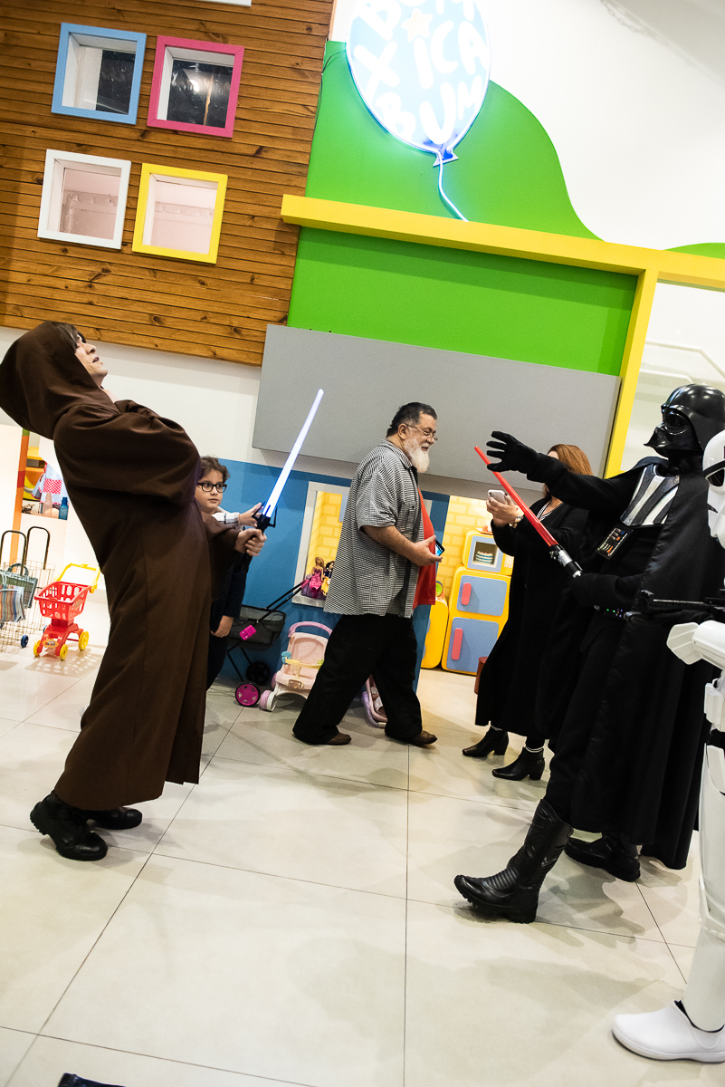 luta entre os personagens do filme star wars