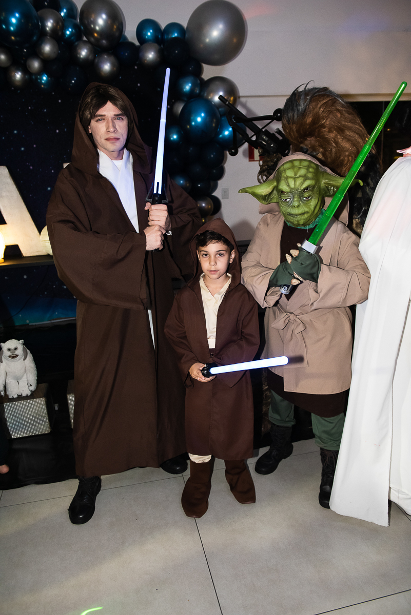 o aniversariante também colocou a roupa de star wars