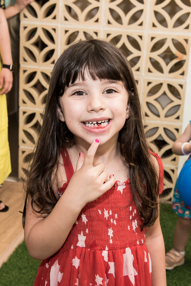 Meu primeiro dentinho caiu na festa do Gutinho