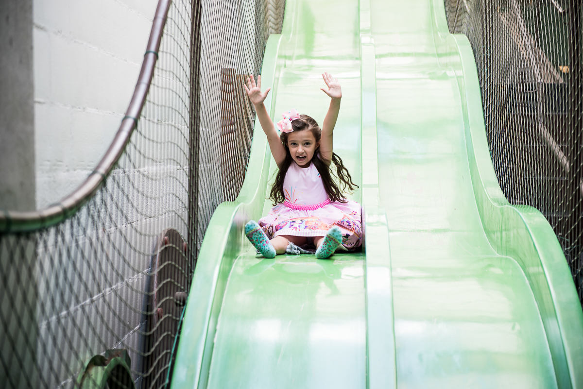 curtindo o escorregador