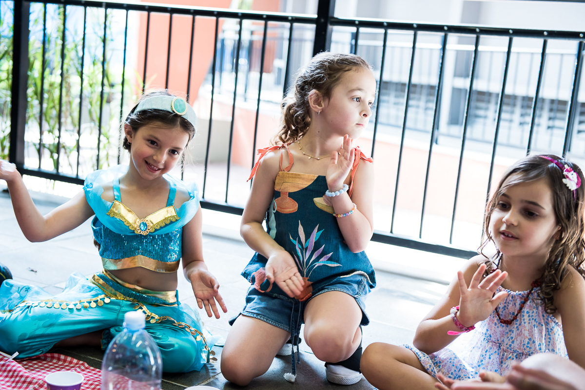 criançada se divertindo