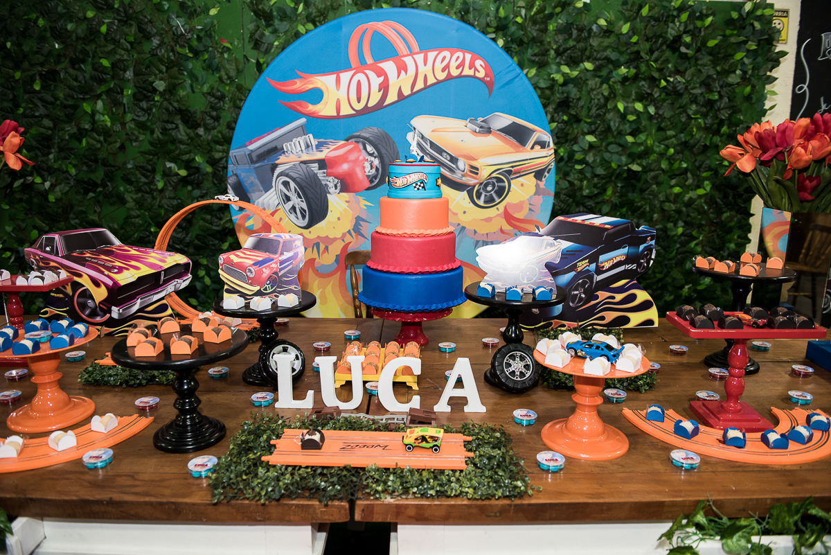 Hora do Parabéns com Hot Wheels