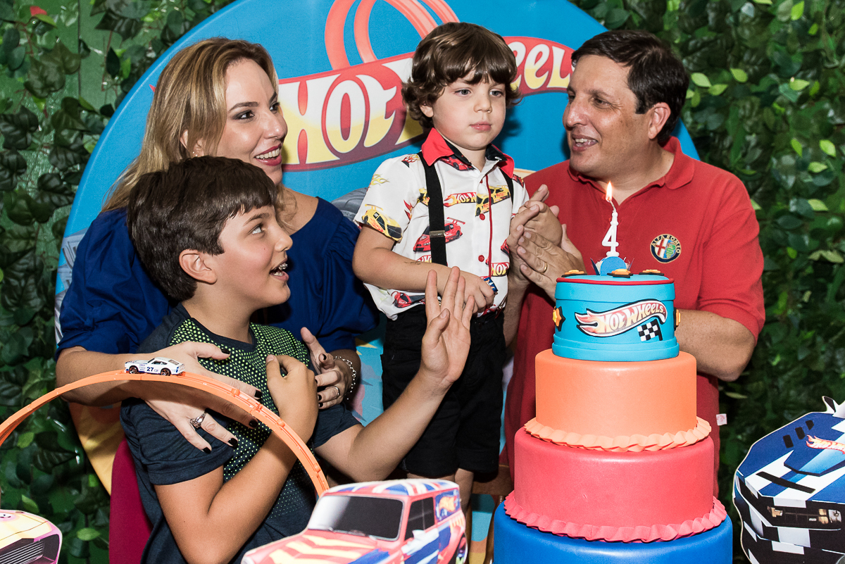 Hora do Parabéns com Hot Wheels
