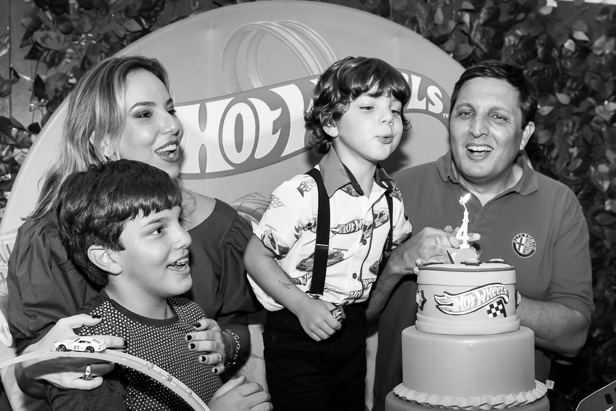 Hora do Parabéns com Hot Wheels