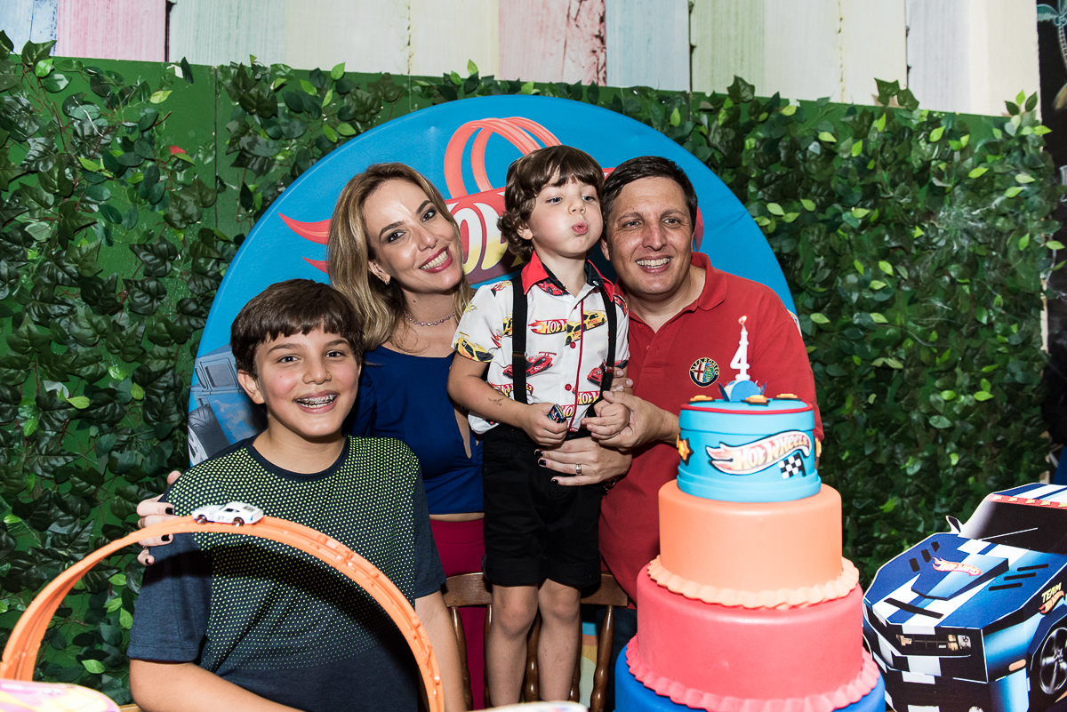 Hora do Parabéns com Hot Wheels