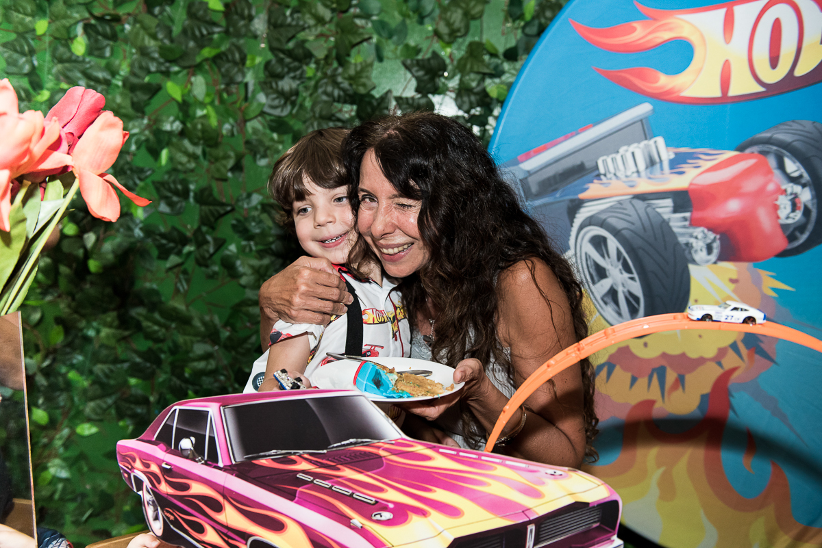 Hora do Parabéns com Hot Wheels