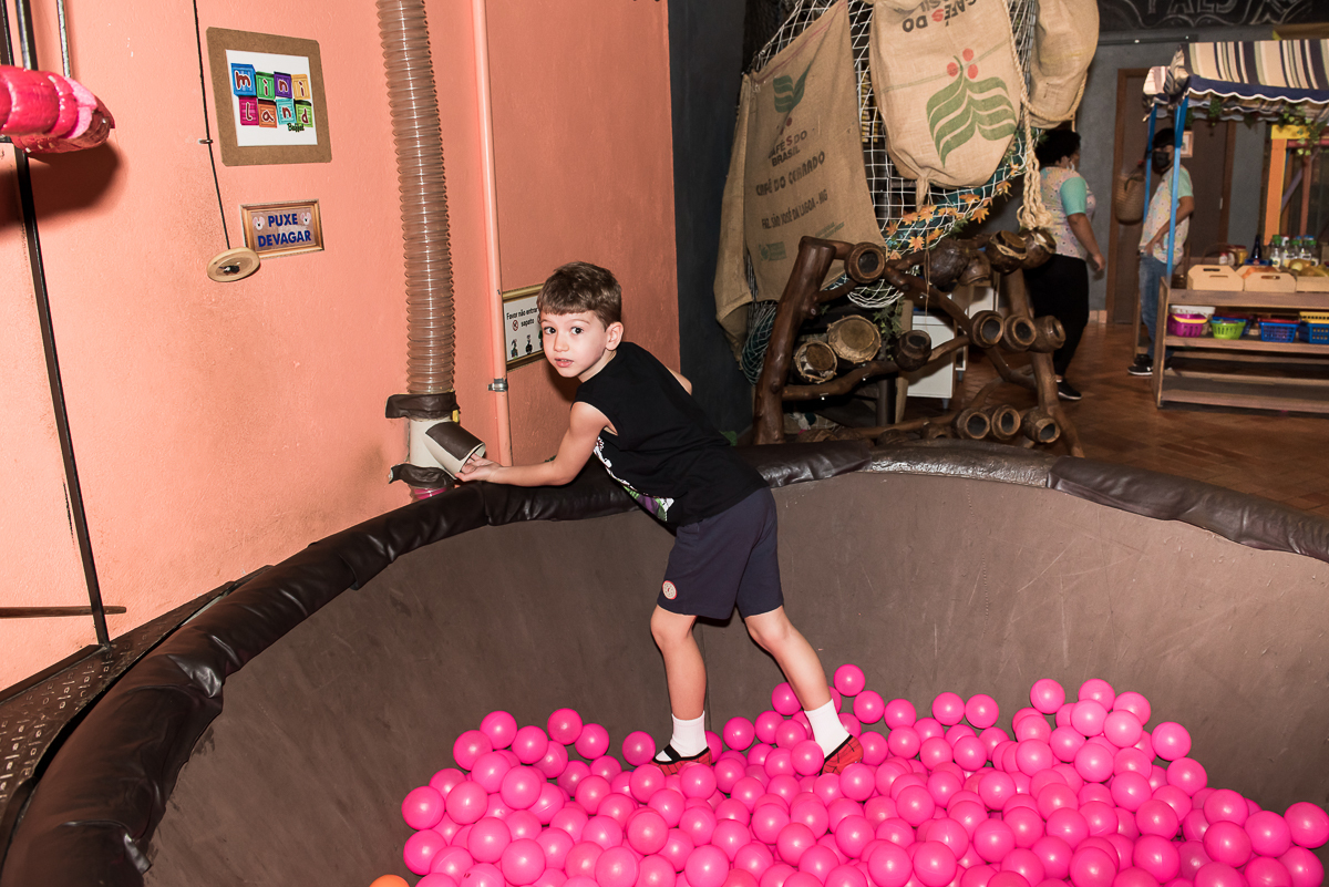 Fotografia Infantil - Piscina de Bolinhas