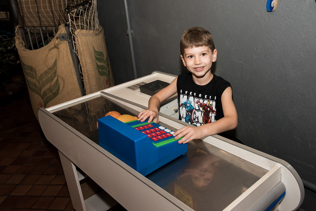 Brincadeira de Criança - Caixa Mercado