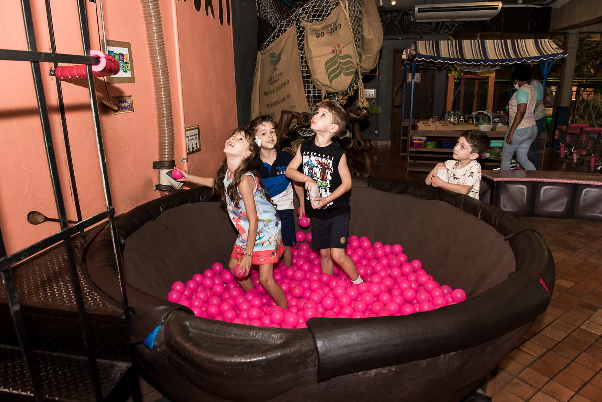 Fotografia Infantil - Piscina de Bolinhas