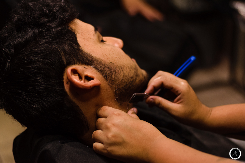 Noivo em barbearia caveira