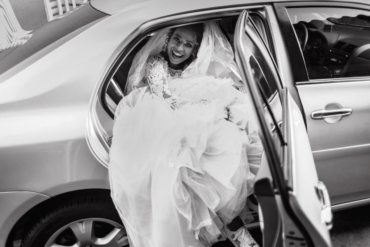 Noiva chegando no casamento