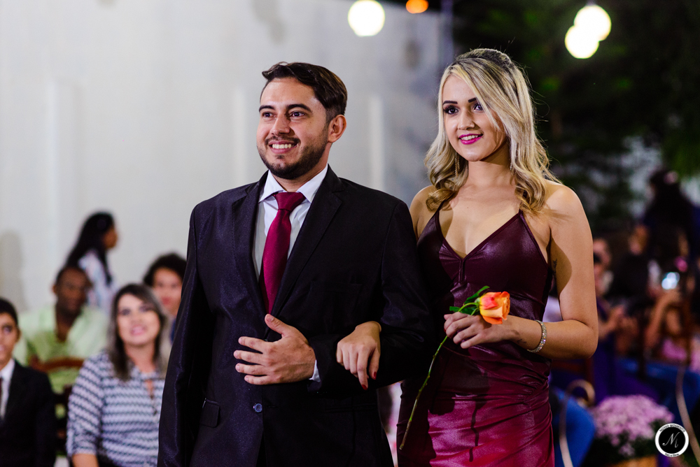 Madrinha vestido cor marsala