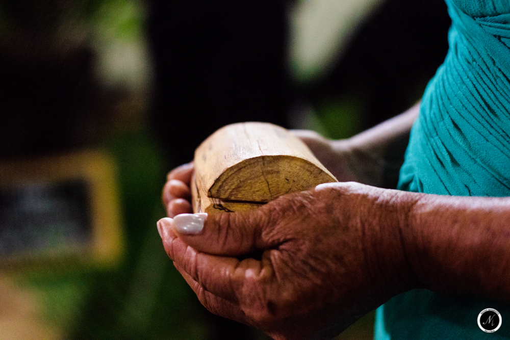 Porta alianças em casamento ao ar livre