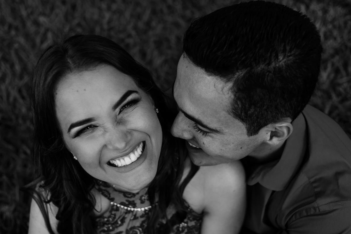 Noiva sorrindo no pre wedding