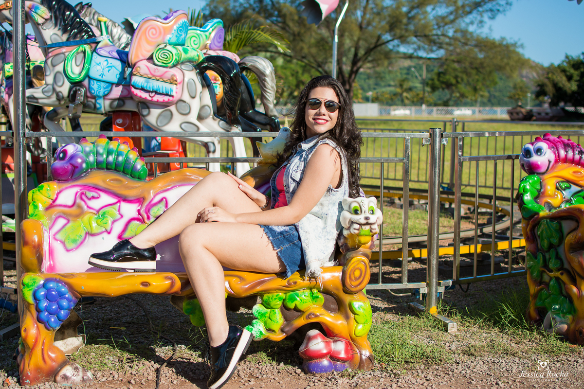 ENSAIO DE 15 ANOS- BOOK 15 ANOS- IDEIAS PARA FOTOS DE 15 ANOS-ENSAIO FOTOGRAFICO EXTERNO-FOTOGRAFO EM VITORIA ES- FOTOS 15 ANOS NO PARQUE DE DIVERSÃO