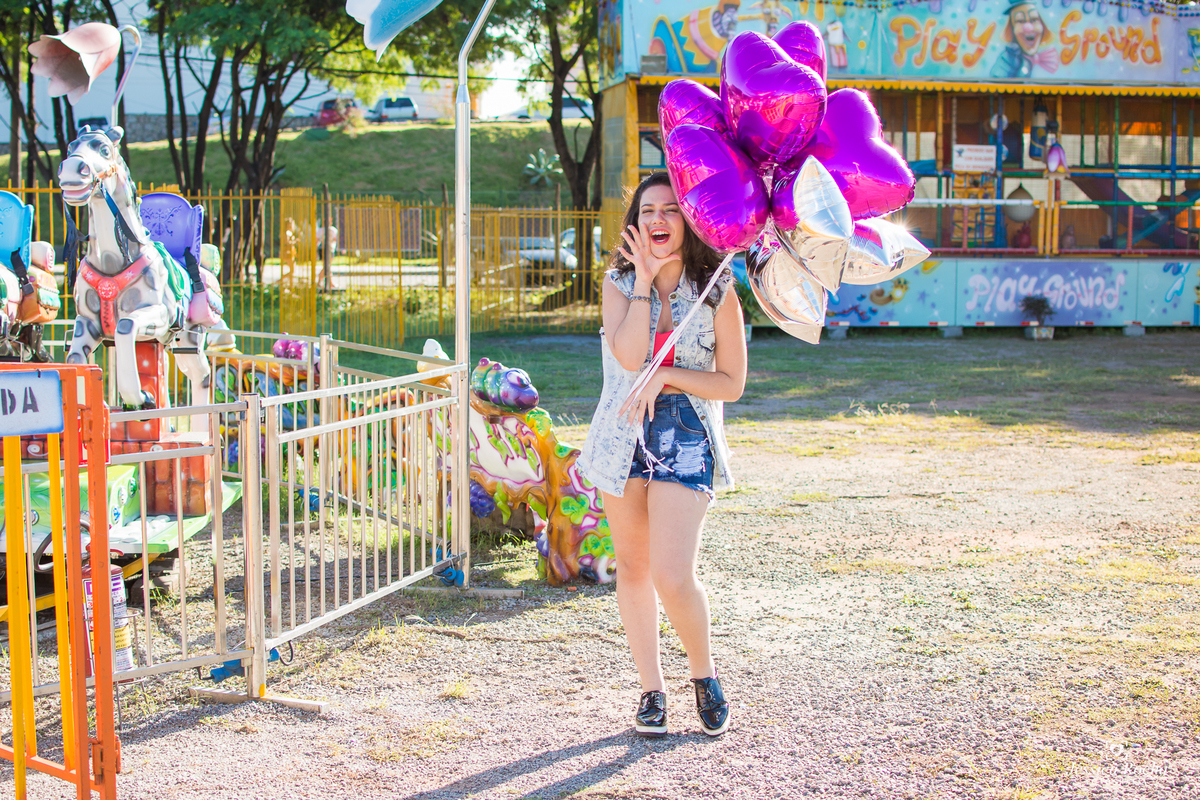 ENSAIO DE 15 ANOS- BOOK 15 ANOS- IDEIAS PARA FOTOS DE 15 ANOS-ENSAIO FOTOGRAFICO EXTERNO-FOTOGRAFO EM VITORIA ES- FOTOS 15 ANOS NO PARQUE DE DIVERSÃO