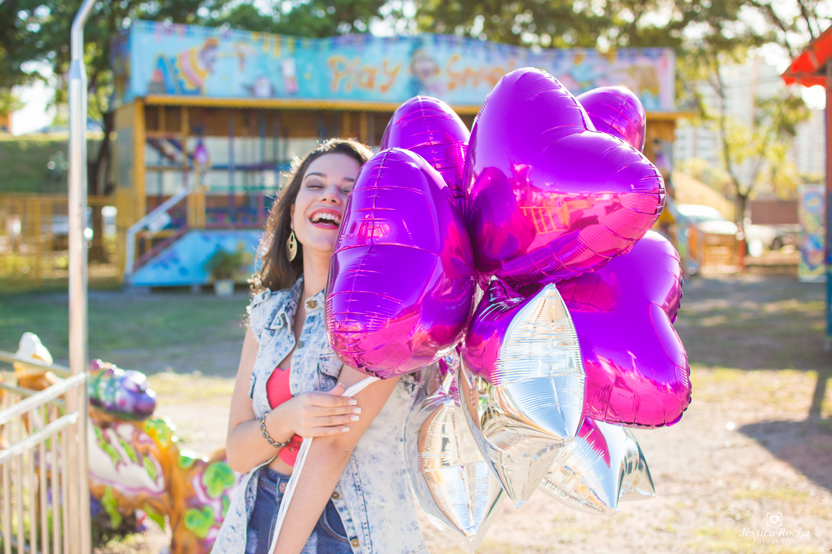 ENSAIO DE 15 ANOS- BOOK 15 ANOS- IDEIAS PARA FOTOS DE 15 ANOS-ENSAIO FOTOGRAFICO EXTERNO-FOTOGRAFO EM VITORIA ES- FOTOS 15 ANOS NO PARQUE DE DIVERSÃO