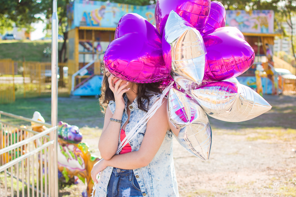 ENSAIO DE 15 ANOS- BOOK 15 ANOS- IDEIAS PARA FOTOS DE 15 ANOS-ENSAIO FOTOGRAFICO EXTERNO-FOTOGRAFO EM VITORIA ES- FOTOS 15 ANOS NO PARQUE DE DIVERSÃO