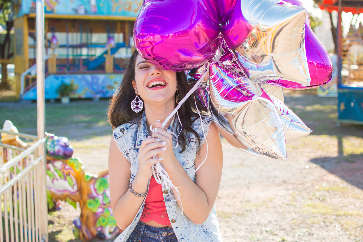 ENSAIO DE 15 ANOS- BOOK 15 ANOS- IDEIAS PARA FOTOS DE 15 ANOS-ENSAIO FOTOGRAFICO EXTERNO-FOTOGRAFO EM VITORIA ES- FOTOS 15 ANOS NO PARQUE DE DIVERSÃO