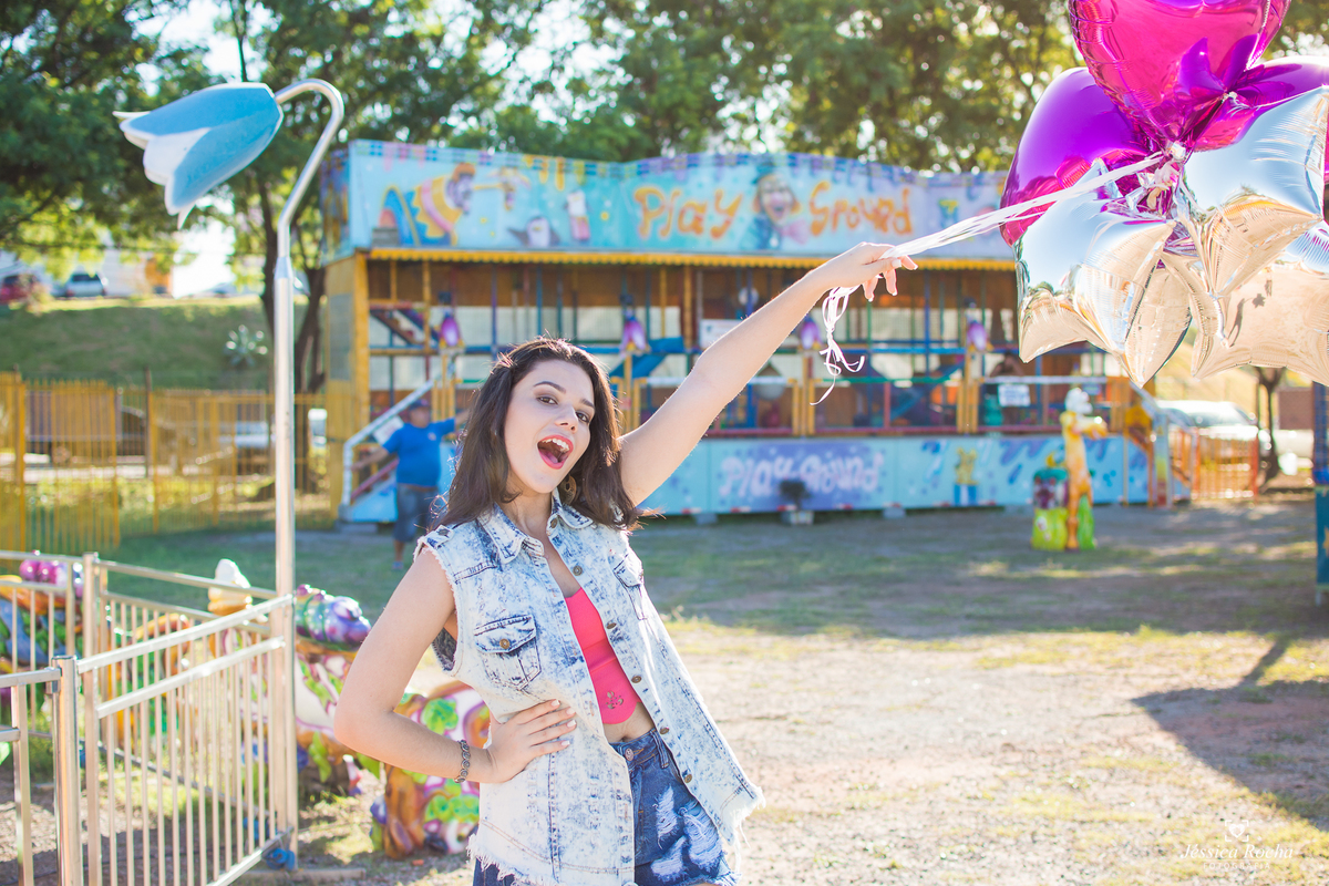 ENSAIO DE 15 ANOS- BOOK 15 ANOS- IDEIAS PARA FOTOS DE 15 ANOS-ENSAIO FOTOGRAFICO EXTERNO-FOTOGRAFO EM VITORIA ES- FOTOS 15 ANOS NO PARQUE DE DIVERSÃO