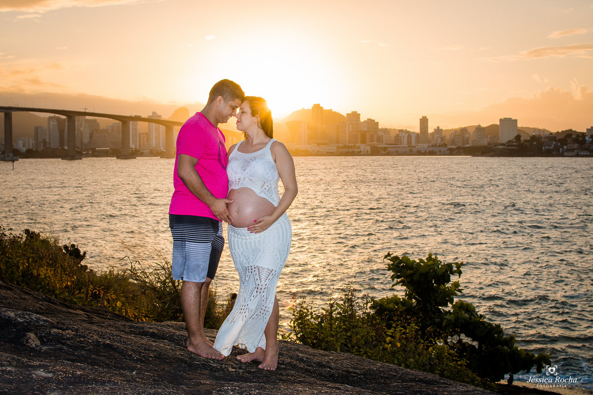 BOOK DE GESTANTE EM VILA VELHA-FOTOGRAFO DE GESTANTE EM VILA VELHA-FOTOS DE GESTANTE COM O MARIDO-FOTOS DE GESTANTE NO POR DO SOL-POSES DE FOTOS GESTANTE-FOTOS NO POR DO SOL-