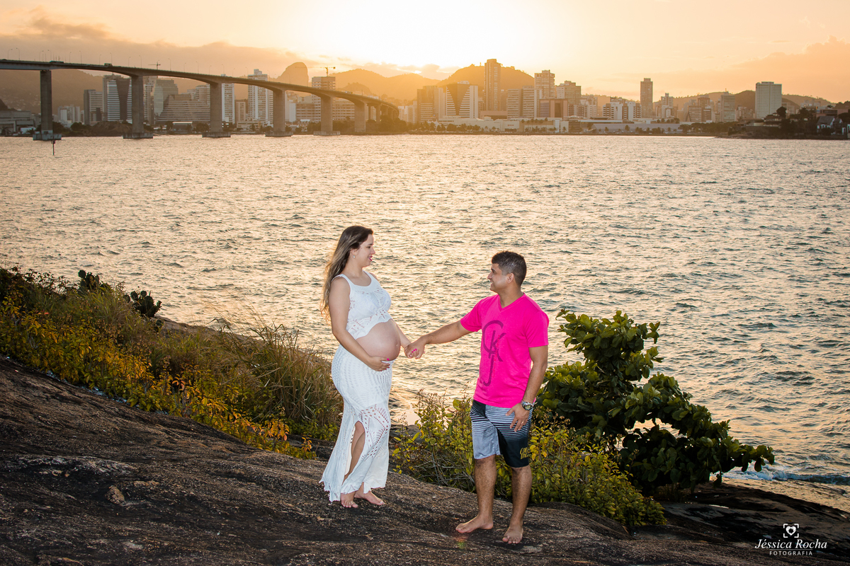 BOOK DE GESTANTE EM VILA VELHA-FOTOGRAFO DE GESTANTE EM VILA VELHA-FOTOS DE GESTANTE COM O MARIDO-FOTOS DE GESTANTE NO POR DO SOL-POSES DE FOTOS GESTANTE-FOTOS NO POR DO SOL-