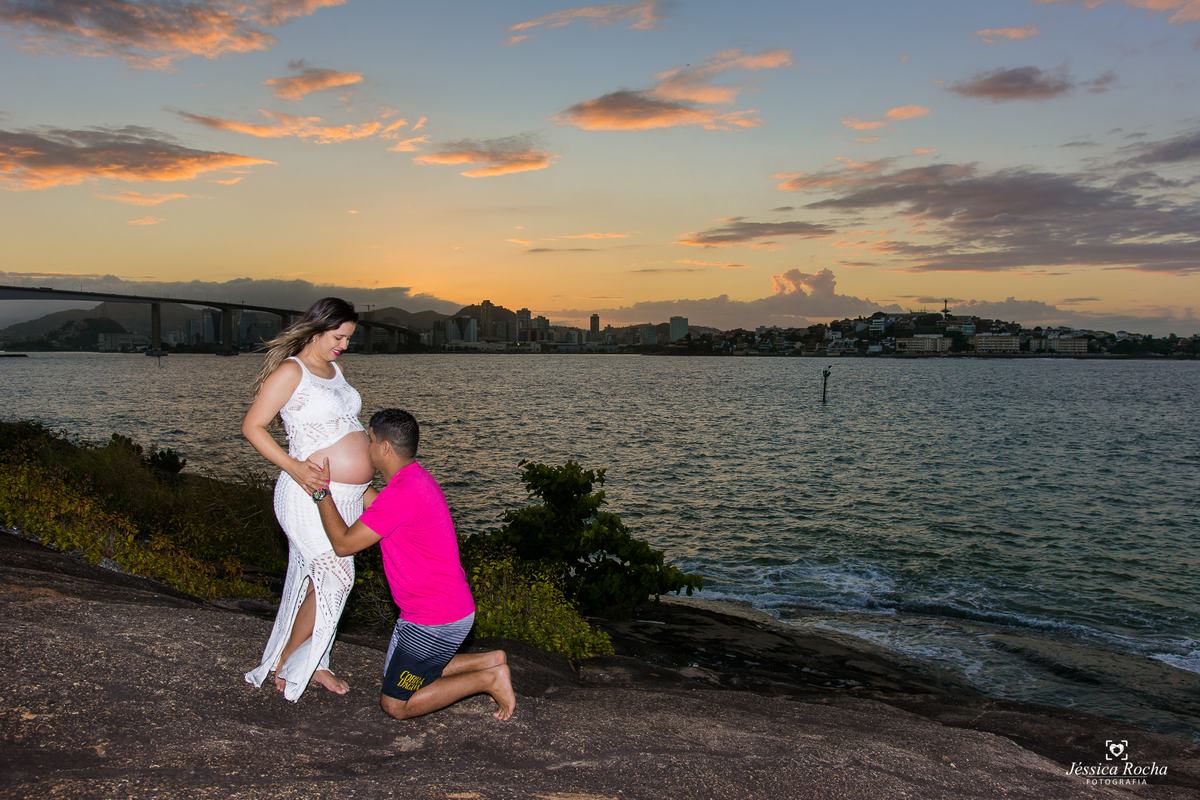 BOOK DE GESTANTE EM VILA VELHA-FOTOGRAFO DE GESTANTE EM VILA VELHA-FOTOS DE GESTANTE COM O MARIDO-FOTOS DE GESTANTE NO POR DO SOL-POSES DE FOTOS GESTANTE-FOTOS NO POR DO SOL-